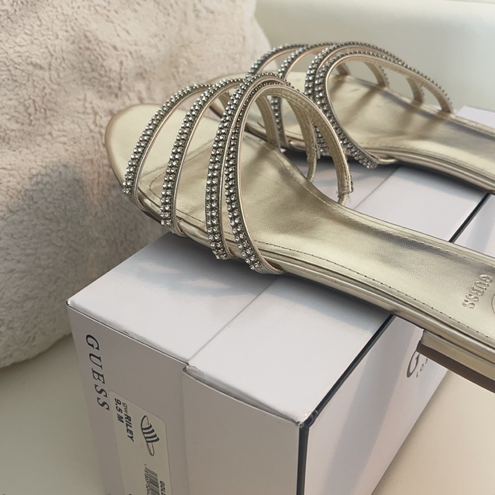 NIB Guess gold & rhinestone Riley sandal sz 9.5 - Picture 7 of 9
